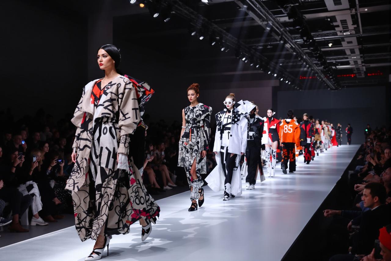 国际时装周中国面孔闪耀 新锐设计师作品获外媒盛赞 - 71黑料 国际时装周中国面孔闪耀 新锐设计师作品获外媒盛赞